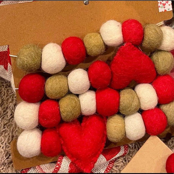 New Rae Dunn Garland. 6ft length. Love & cupcakes - Picture 1 of 1